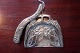 An old dustpan set = 2 items - both with beautiful 
decorations
In a good conditio