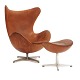 Aabenraa 
Antikvitetshandel 
präsentiert: 
Patinierter 
mit 
cognacfarbenem 
Leder "Egg 
Chair" von Arne 
Jacobsen