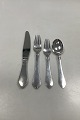 Danam Antik 
præsenterer: 
Georg 
Jensen Sterling 
Sølv Antik Set 
til 12 personer 
48 dele