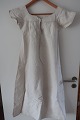 Shift / dress made of flax
An antique shift with hand made buttonholes, 
embroidered hand-made initials and other items to 
make the dress beautiful.
The antique, Danish linen and fustian is our 
speciality