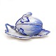 Signed blue decorated tureen signed Rörstrand 5/11 1764. H: 12cm. L: 22cm