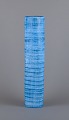 Kolossal cylinderformet gulvvase i keramik. Håndglaseret i blå nuancer.