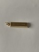 Antik Huset 
præsenterer: 
14 k 
Guldbarre 
vedhæng 
Stemplet 585 10 
GR
Højde: 3,5 cm
Bredde: 1,9 cm