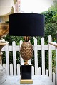 K&Co. 
præsenterer: 
Super 
lækker sjælden 
Italiensk 
ananas 
bordlampe 
designet af 
Mauro Manetti i 
forgyldt tin 
fra ...