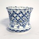 Royal Copenhagen. Musselmalet, helblonde. Vase. Model 1015. Højde 7 cm. (1 
sortering)