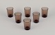Vereco, Frankrig. Et sæt på seks små drikkeglas i røgfarvet kunstglas.