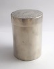 Lundin Antique præsenterer: Jens Christian Thorning, København 1831-1863. Cylinder formet sølvdåse. Højde 10,4 ...