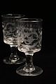 K&Co. præsenterer: Antikke , 1800 tals mundblæste franske vin glas med blomster slibninger...