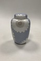 Danam Antik 
præsenterer: 
Royal 
Copenhagen 
Unika Vase af 
Oluf Jensen med 
Solsikker No 
3034 fra 1892