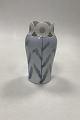 Royal Copenhagen Art Nouveau Kamilleblomst Vase med gennembrudt top No 297/177