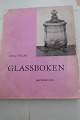 Glassboken
Af Ada Polak
Redaktionskommite: Eivind S. Engelstad, Robert Kloster og Thv. Krohn-Hansen
Forlag: H. Aschehoug & Co. (W. Nygaard)
1958
Sideantal: 109 
Tekst: Norskplus mere end 40 plancher