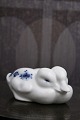 K&Co. præsenterer: Royal Copenhagen Musselmalet porcelæns figur af 2 små ællinger.RC# 516...