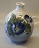 790-1813 Kgl. Vase med blå blomster 17.5 cm Kongelig Dansk porcelænsvase
