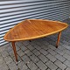 Assymmetrisk 
sofabord 
Teak og eg
