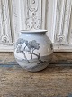 Karstens Antik 
præsenterer: 
B&G vase 
dekoreret med 
landskabsmotiv 
no. 8785/472