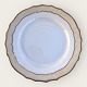Royal Copenhagen
Cream curved
Cake plate
#788/ 1626
* DKK 50