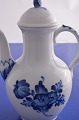 Klits Antik 
præsenterer: 
Kongelig 
Blå blomst 
flettet 
Kaffekande 8189