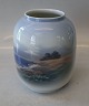 Klosterkælderen 
presents: 
140-2-94 
Lyngby Vase 
Seashape 
Scenery 16.5 cm 
Lyngby 
Porcelain