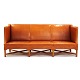 Kaare Klint 
Sofa 4118 
bezogen mit 
patiniertem 
Naturleder ...