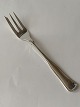 Cake fork #Double fluted Silver spot
Length 15.1 cm
SOLD
