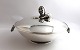Lundin Antique 
præsenterer: 
Georg 
Jensen. 
Sterling rundt 
lågfad (925). 
Design , Georg 
Jensen. Model 
408E. ...