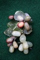 Decorative, old bunch of grapes in colored jade.
H: 9cm. L: 18cm.
