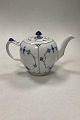 Royal 
Copenhagen Blue 
Fluted Plain 
Teapot No 259