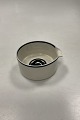 Royal 
Copenhagen 
Indigo Gravy 
Bowl No. 14913