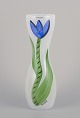 Ulrica Hydman Vallien for Kosta Boda, Sverige. 
Høj og slank vase.