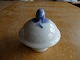 Blå Blomst 
Flettet 
porcelæn. Låg 
til kaffekander 
nr. 8189