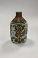 Danam Antik 
præsenterer: 
Royal 
Copenhagen 
Fajance Baca 
Vase No. 
713/3208