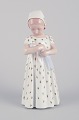 Bing & Grøndahl, porcelænsfigur af pige med dukke.