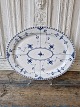 Karstens Antik 
præsenterer: 
Royal 
Copenhagen 
Musselmalet 
helblonde stort 
helfladt fad 
no. 1149 - 41 
cm.