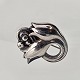 Kinnerup Antik 
& Porcelæn 
præsenterer: 
GJ
Broche 
Sterling sølv 
3,5 cm
