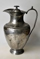 Pegasus – Kunst 
- Antik - 
Design 
præsenterer: 

Dåbskande 
af tin, ca. 
1830, Danmark.