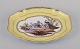 Antik Meissen bakke af porcelæn.
Håndmalet med motiv af fugle i parklandskab.