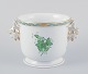 L'Art 
præsenterer: 

Herend, 
Ungarn. Chinese 
Bouquet Apponyi 
Green, 
urtepotteskjuler 
af porcelæn.