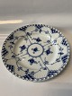Antik Huset 
præsenterer: 

Royal 
Copenhagen 
Musselmalet 
Helblonde, 
Sildetallerken.
Dek. Nummer 
1/1086