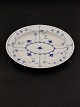 Middelfart 
Antik 
præsenterer: 

Royal 
Copenhagen 
musselmalet fad 
1/98