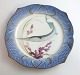 Royal Copenhagen. Fiskestel No.19. Model 3002. Diameter 22,5 cm. Belone acus. 
Produceret før 1923. (1 sortering)
