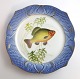 Royal Copenhagen. Fiskestel No.19. Model 3002. Diameter 22,5 cm. Cyprinus 
carassius. Produceret før 1923. (1 sortering)