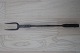 ViKaLi 
præsenterer: 
Antik 
stege gaffel
Perfekt ved 
grillen, og 
endnu bedre ved 
bålet
L: 58,5cm
Fra ca 1850