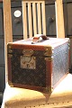 K&Co. 
præsenterer: 
Original 
Louis Vuitton 
vintage beauty 
case ( beauty 
box )...