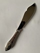 Antik Huset 
præsenterer: 
Træske 
Fiskekniv Sølv.
Længde 20,5 
cm.