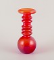 L'Art 
præsenterer: 

Tamara 
Aladin for 
Riihimäen Lasi, 
finsk 
glaskunstner.
”Carmen” vase 
i orange glas.