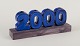 L'Art 
præsenterer: 

Lisa 
Larson for 
K-Studion, 
Gustavsberg, 
Sverige.
”Millenium 
2000” lysestage 
af stentøj til 
...
