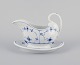L'Art 
præsenterer: 

Royal 
Copenhagen 
Musselmalet 
Riflet (Blue 
Fluted Plain).
Antik 
saucekande.
