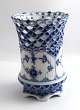 Royal Copenhagen. Musselmalet, helblonde. Vase. Model 1016. Højde 11 cm. (1 
sortering)