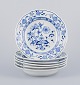 L'Art 
præsenterer: 
Meissen, 
Tyskland. 
Et sæt på seks 
dybe 
”Løgmønstret” 
tallerkener af 
porcelæn.