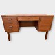 Moster Olga - 
Antik og Design 
præsenterer: 
Teak 
skrivebord
950kr